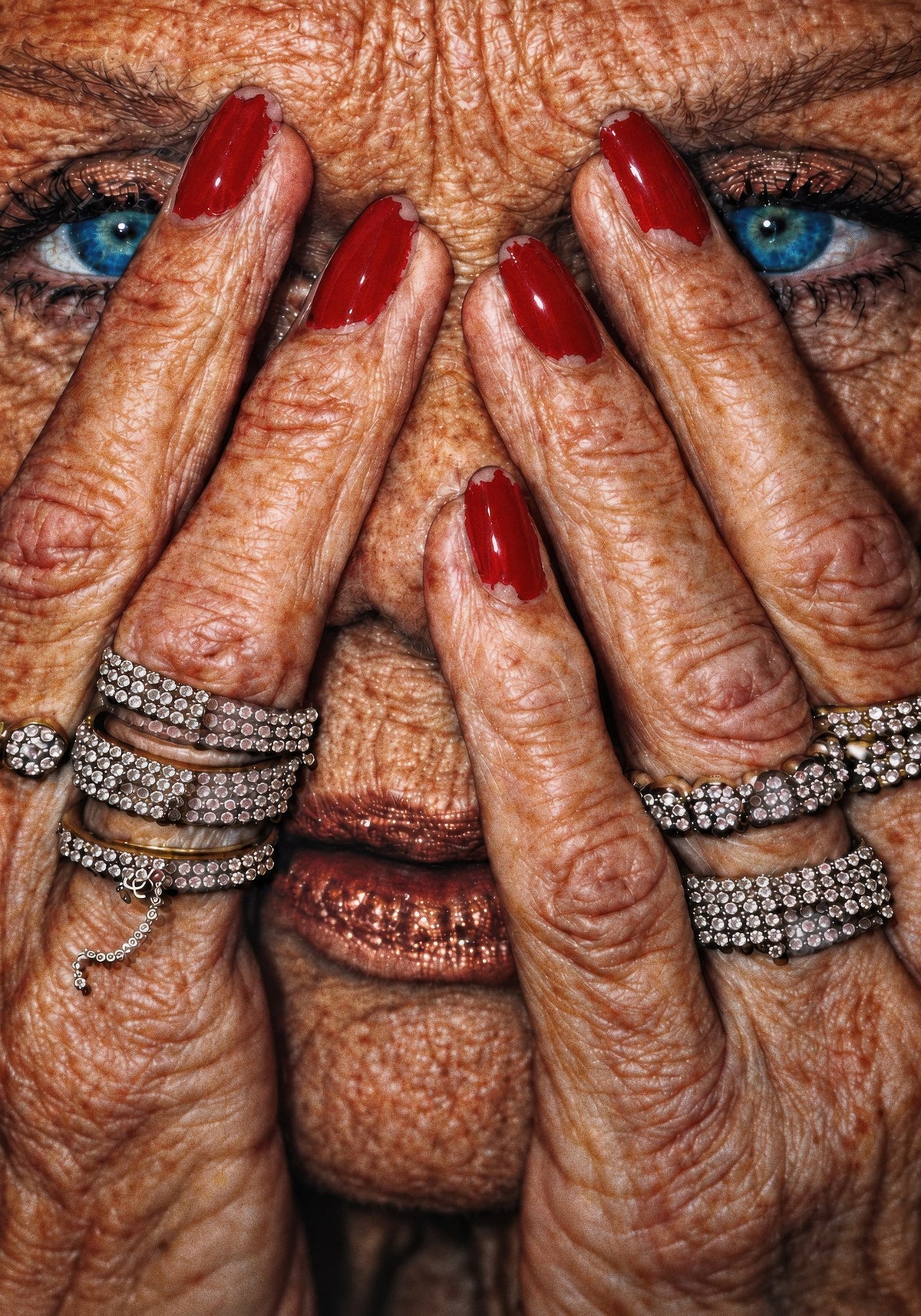 Gloria, old lady hands product image